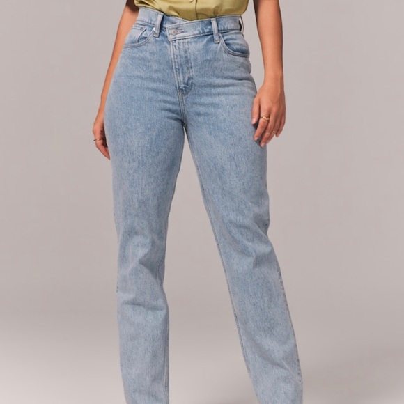 Abercrombie & Fitch Denim - Abercrombie & Fitch ‘90s Straight Ultra High Rise Curve Love Jeans, XS length